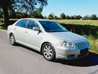Silber Gebraucht 2004 Toyota Avensis Limousine | 2.400 € (Guter Preis)