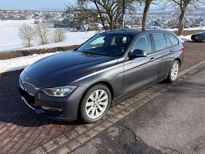 Grau Gebraucht 2015 BMW 320 Kombi | 13.700 € (Fairer Preis)