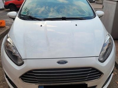 Gebraucht Ford Fiesta Trend 101 PS (74 kW) 2012 Weiß Kleinwagen