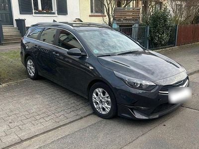 Gebraucht Kia Ceed 136 PS (100 kW) 2023 Grau Kleinwagen
