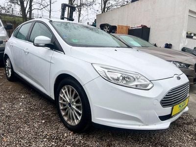 Gebraucht Ford Focus 106 kW (145 PS) 2014 Weiß Limousine
