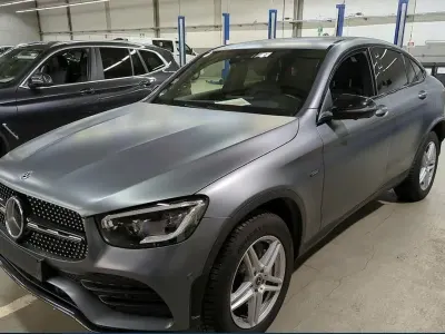 Używany Mercedes GLC300e Night 306 KM (225 kW) 2020 Szary Sedan/Limuzyna