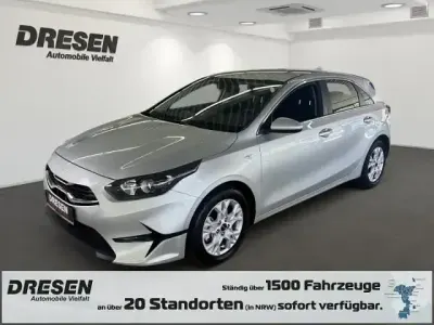Używany Kia Ceed Vision 140 KM (102 kW) 2025 Srebrny Hatchback
