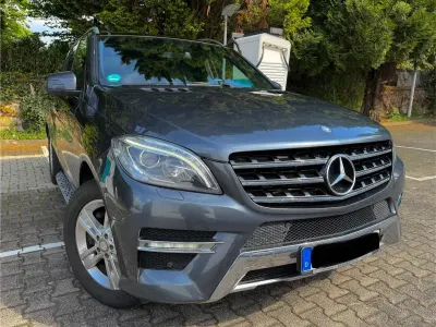 Gebraucht Mercedes ML350 AMG line 258 PS (189 kW) 2012 Grau SUV