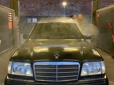 Schwarz Gebraucht 1995 Mercedes E300 Classic Limousine | 2.800 €