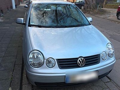 Gebraucht VW Polo Basis 64 PS (47 kW) 2003 Silber Kleinwagen