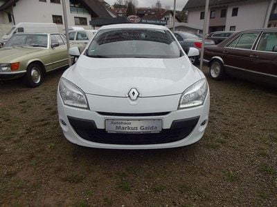 Gebraucht Renault Mégane Authentique 101 PS (74 kW) 2011 Weiß Limousine