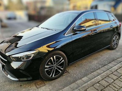 Gebraucht Mercedes B200 163 PS (119 kW) 2024 Schwarz Van / Kleinbus