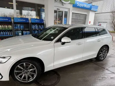 Gebraucht Volvo V60 Inscription 250 PS (183 kW) 2020 Kombi