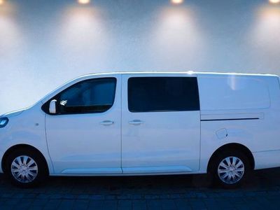 Weiß Gebraucht 2020 Opel Vivaro Innovation Van / Kleinbus | 20.999 € (Teuer)