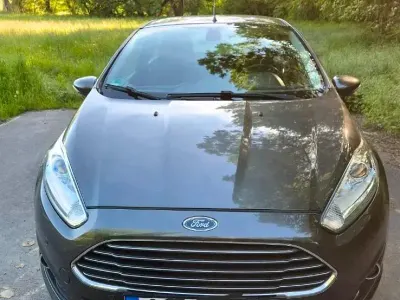 Gebraucht Ford Fiesta 101 PS (74 kW) 2016 Grau Kleinwagen
