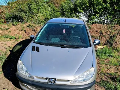Gebraucht Peugeot 206 60 PS (44 kW) 2005 Silber Limousine