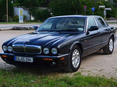 Jaguar XJ8