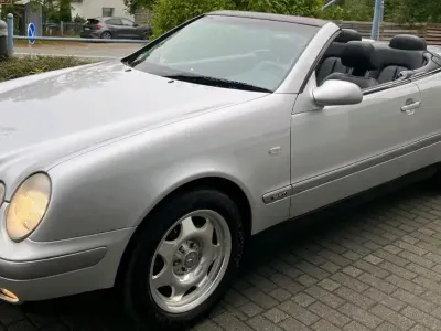Używany Mercedes CLK200 136 KM (100 kW) 1999 Srebrny Kabriolet