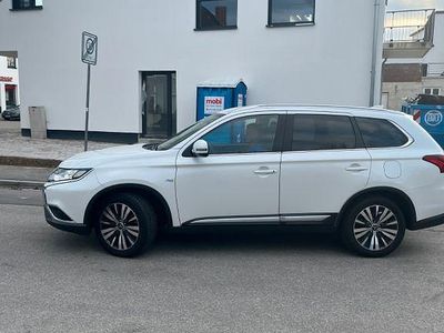 Gebraucht Mitsubishi Outlander Active 150 PS (110 kW) 2019 Weiß SUV