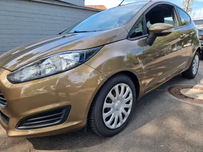 Gebraucht Ford Fiesta 101 PS (74 kW) 2013 Gold Kleinwagen