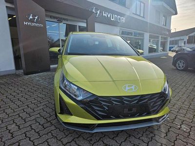 Gelb Neu 2025 Hyundai i20 Trend Limousine | 21.990 € (Fairer Preis)