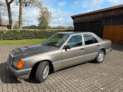 Second-hand Mercedes 220 150 CP (110 kW) 1993 Gri Berlinǎ