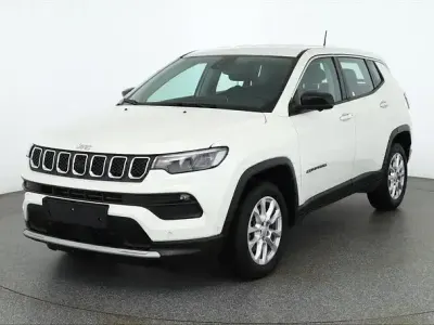 Gebraucht Jeep Compass Altitude 131 PS (96 kW) 2024 Alpine white metallic SUV