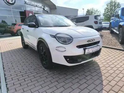 Neu Fiat 600 Street 101 PS (74 kW) 2026 Schwarz SUV