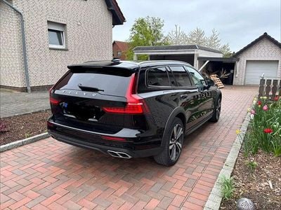 Second-hand Volvo V60 CC Pro 190 CP (139 kW) 2020 Negru Break