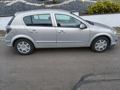Gebraucht Opel Astra Edition 115 PS (84 kW) 2008 Grau Limousine