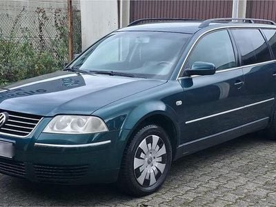 Grün Gebraucht 2002 VW Passat Highline Kombi | 2.350 € (Fairer Preis)