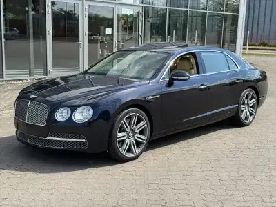 Gebraucht Bentley Flying Spur Mulliner 507 PS (372 kW) 2016 Blau Limousine