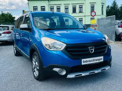 Gebraucht Dacia Lodgy Celebration 116 PS (85 kW) 2017 Blau sky Van / Kleinbus