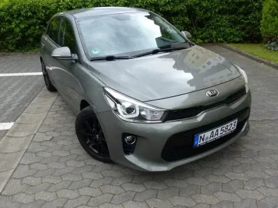 Używany Kia Rio DREAM-TEAM Edition 84 KM (61 kW) 2017 Szary Sedan/Limuzyna