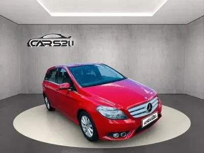 Gebraucht Mercedes B180 122 PS (89 kW) 2013 Rot Kleinwagen