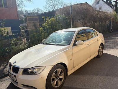 Weiß Gebraucht 2008 BMW 325 Limousine | 8.980 € (Etwas zu teuer)