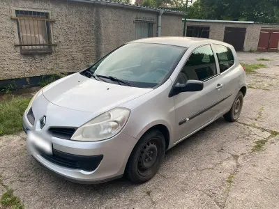 Gebraucht Renault Clio III 75 PS (55 kW) 2009 Grau Kleinwagen
