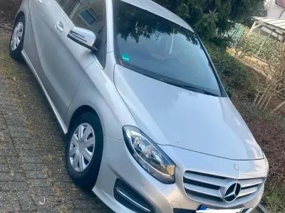 Gebraucht Mercedes B180 120 PS (88 kW) 2014 Silber Van / Kleinbus
