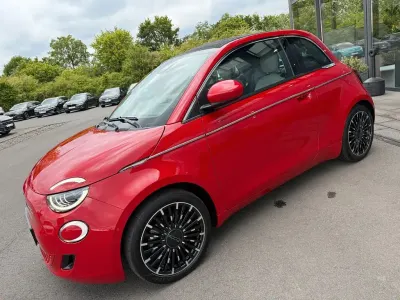Gebraucht Fiat 500e La Prima 86 kW (118 PS) 2024 Rot Cabrio