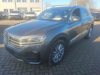 Siliziumgrau metallic Gebraucht 2022 VW Touareg R-line SUV | 52.970 € (Etwas zu teuer)