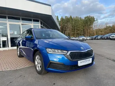 Używany Skoda Octavia 116 KM (85 kW) 2023 Niebieski Kombi