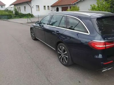 Gebraucht Mercedes E300 Avantgarde 306 PS (225 kW) 2019 Blau Kombi