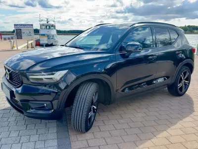 Używany Volvo XC40 R-Design 190 KM (139 kW) 2020 Czarny SUV