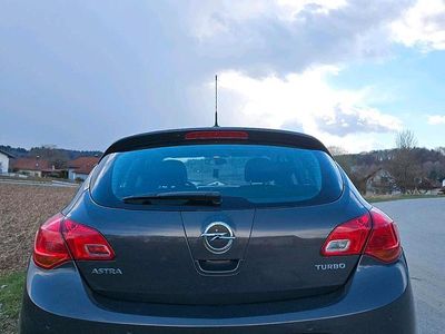 Gebraucht Opel Astra 140 PS (102 kW) 2013 Grau Kleinwagen