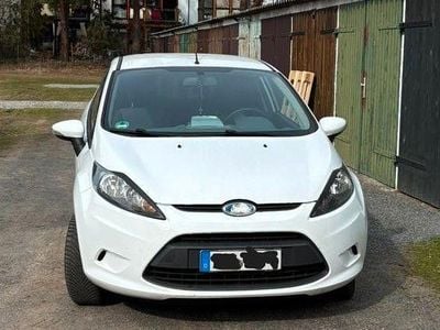 Gebraucht Ford Fiesta Trend 60 PS (44 kW) 2009 Weiß Kleinwagen