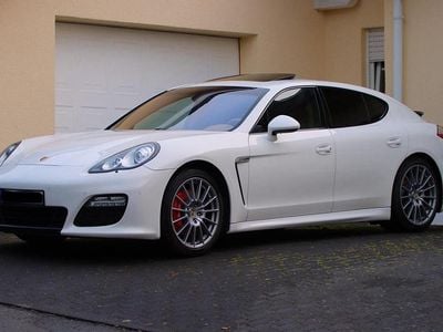 Porsche Panamera 4