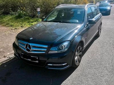 Second-hand Mercedes 220 170 CP (125 kW) 2011 Negru Berlinǎ