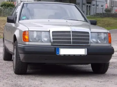 Gebraucht Mercedes 230 132 PS (97 kW) 1988 Silber Limousine