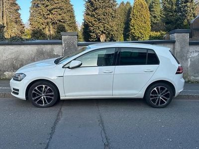 Gebraucht VW Golf VII LOUNGE 110 PS (80 kW) 2015 Weiß Limousine