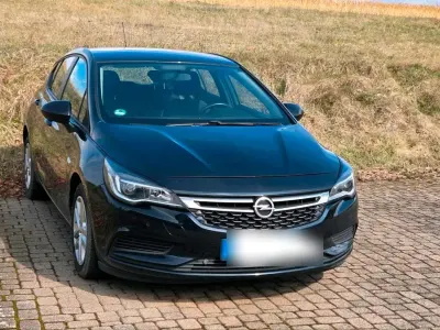 Używany Opel Astra 110 KM (80 kW) 2017 Niebieski Sedan/Limuzyna