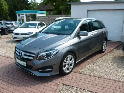 Gebraucht Mercedes B200 Urban 156 PS (114 kW) 2017 Grau Kleinwagen