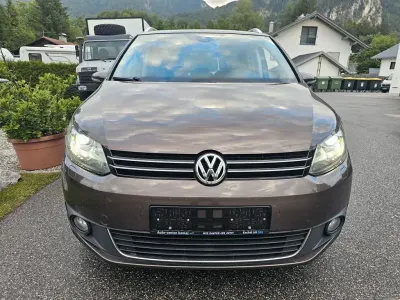 Gebraucht VW Touran Life 140 PS (102 kW) 2013 Braun Van / Kleinbus