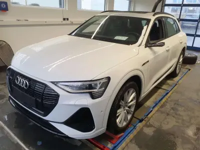 Gebraucht Audi e-tron S-Line 300 kW (408 PS) 2022 Weiß SUV