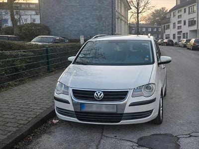 Weiß Gebraucht 2010 VW Touran Van / Kleinbus | 2.200 € (Guter Preis)